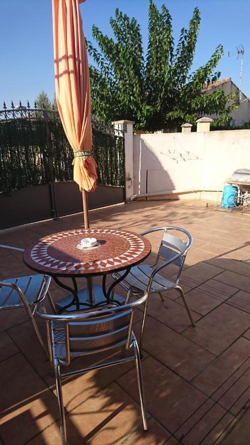Le Tamaris Appartement Saint-Laurent-dʼAigouze Buitenkant foto