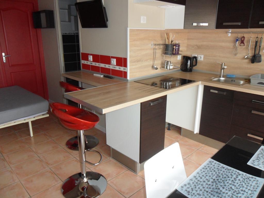 Le Tamaris Appartement Saint-Laurent-dʼAigouze Buitenkant foto